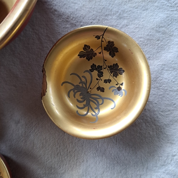 Japanese Lacquered Wood serving bowl with 6 dipping bowls. - Picture 3 of 4